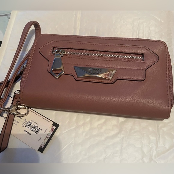 Nicole Miller Dori Wallet - Picture 4 of 8
